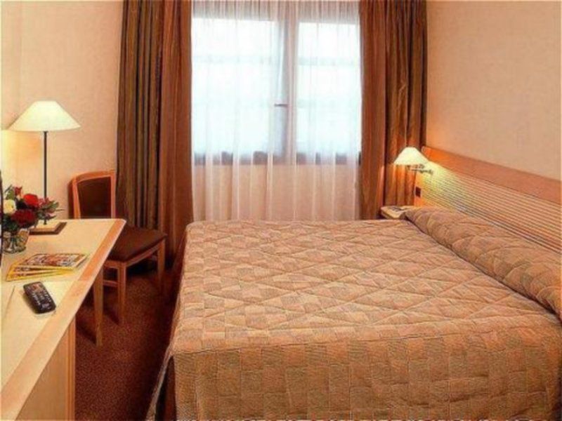Mercure Tours Centre Gare Et Congres Екстер'єр фото